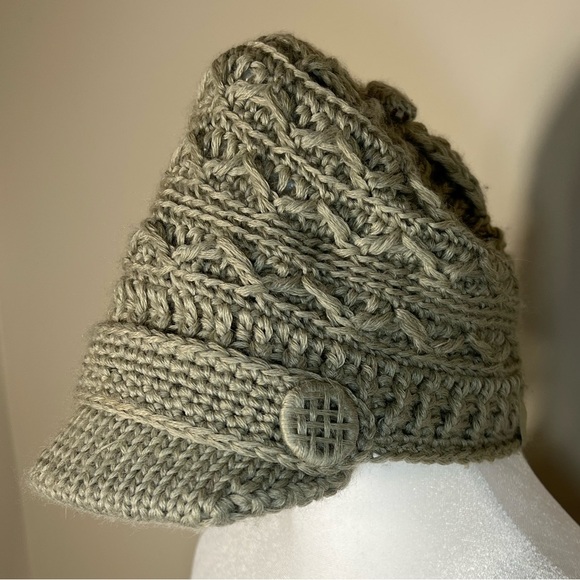 Pistil adult size knitted brim beanie hat gray with button detail - Picture 2 of 4